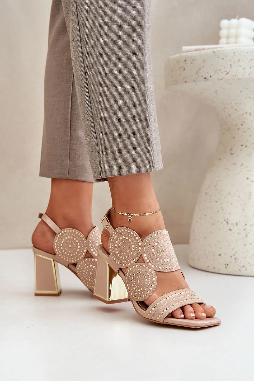Heel sandals Step in style