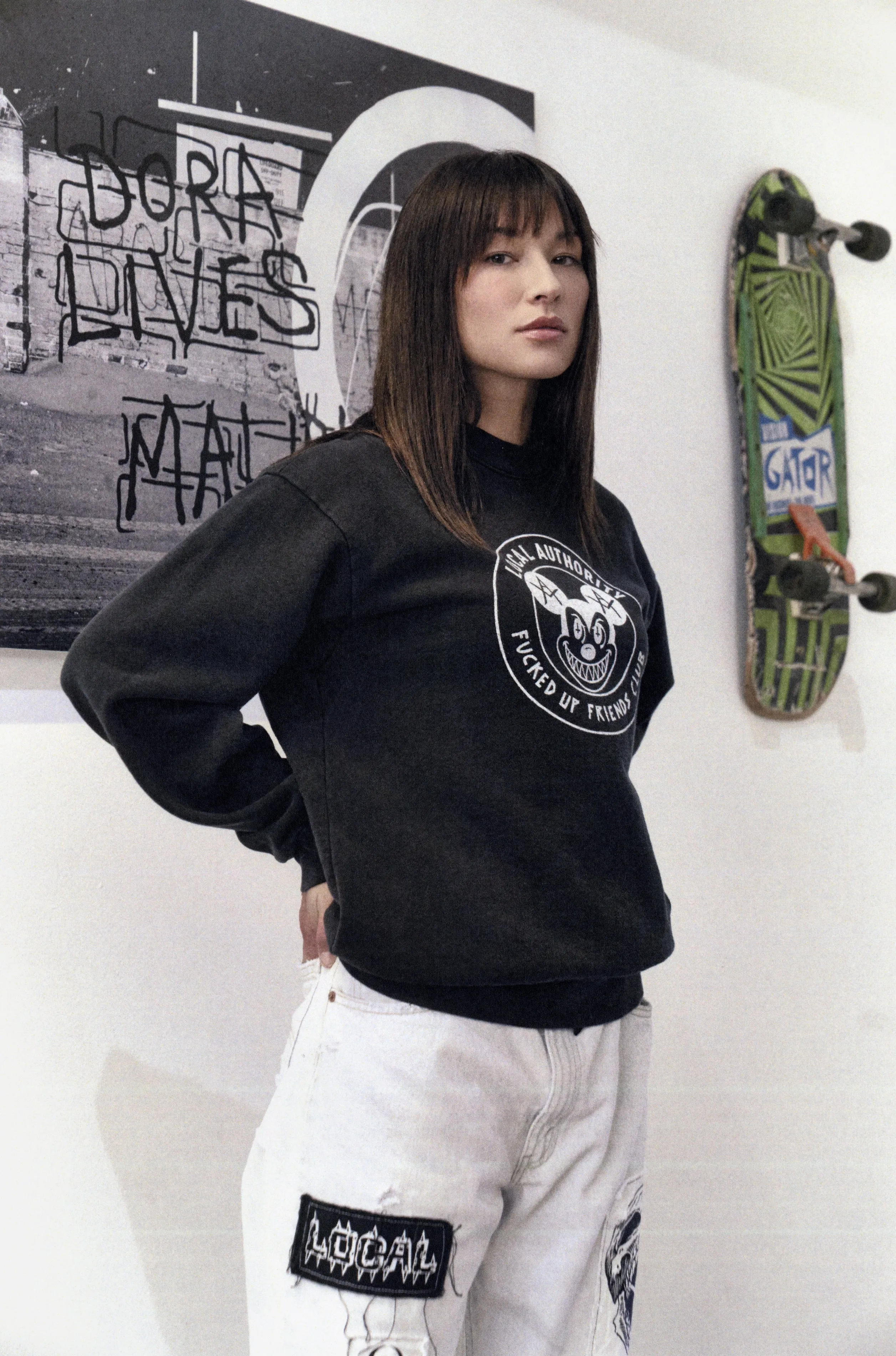 MISCHIEF CREST CREW NECK FLEECE