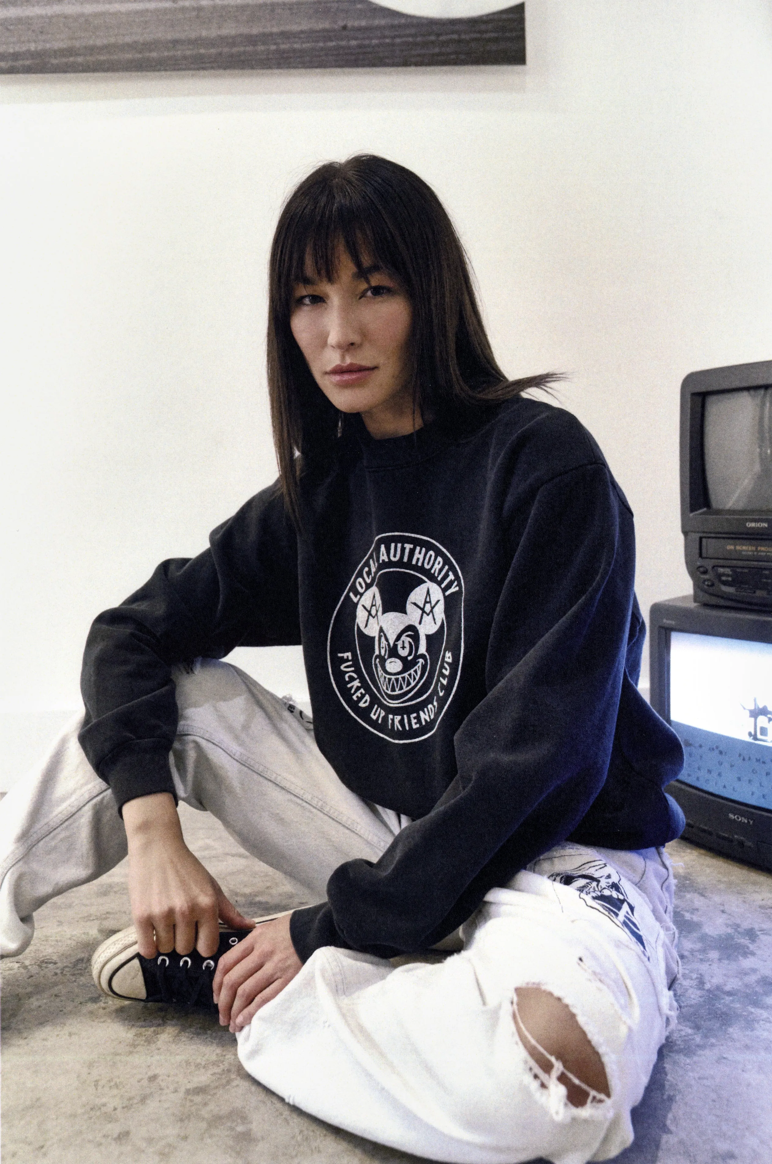MISCHIEF CREST CREW NECK FLEECE