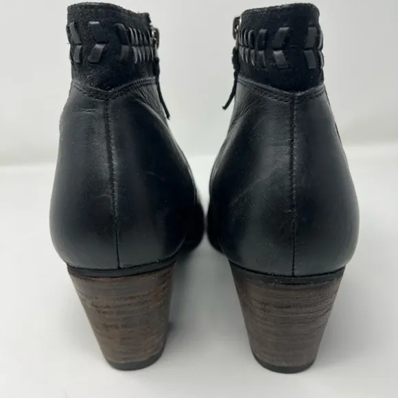 OluKai Kamahoi Ankle Bootie - Women's Black/Black 10