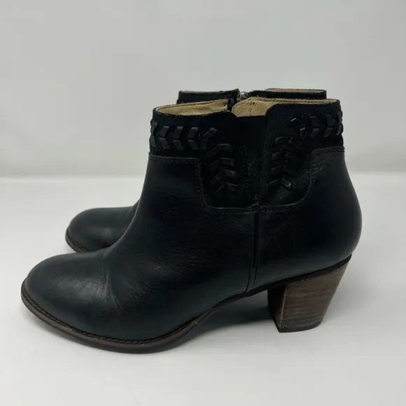 OluKai Kamahoi Ankle Bootie - Women's Black/Black 10