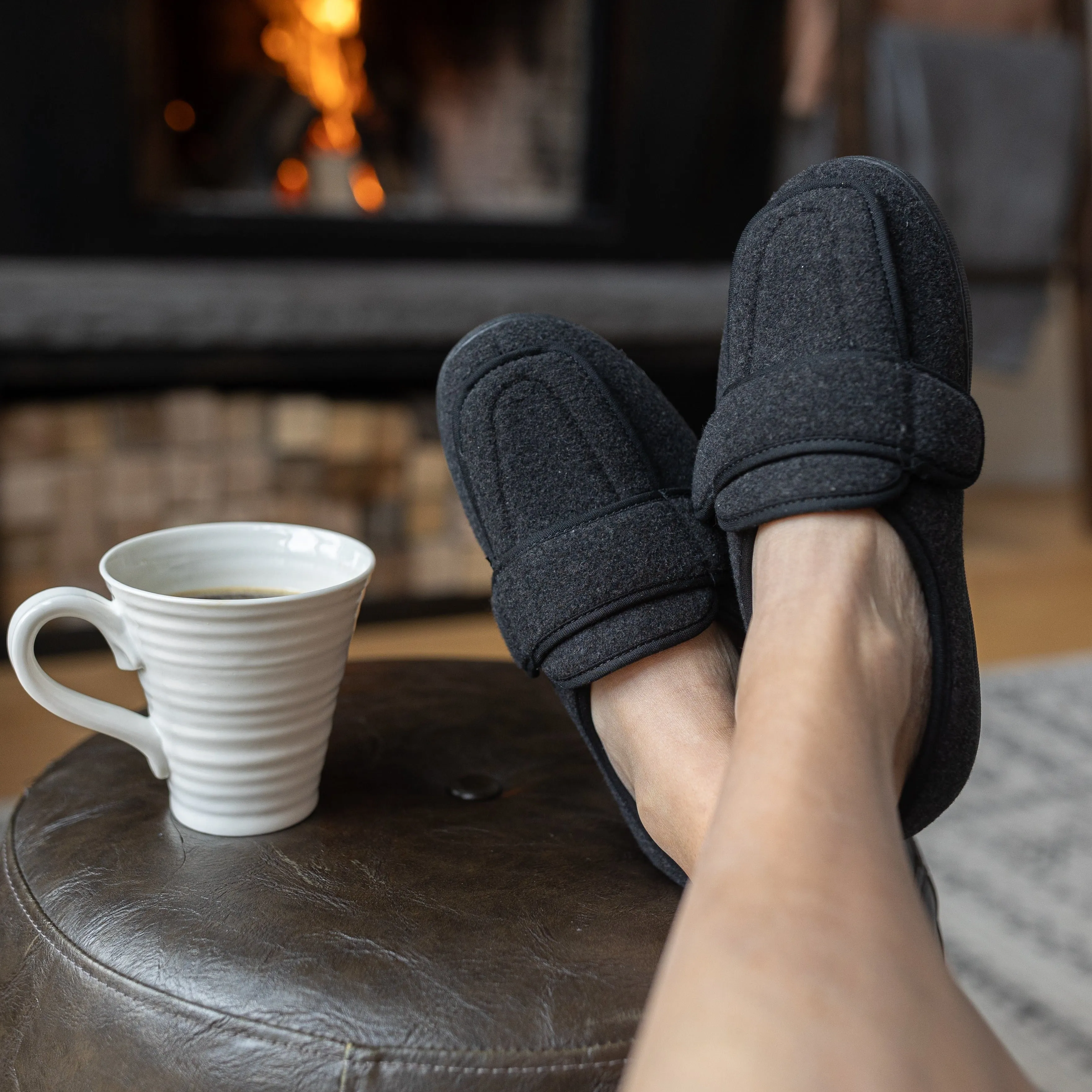 Physician L2 Black Wool Women's Slipper