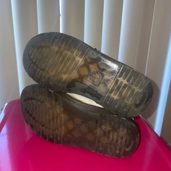 White Dr. Martens Zavala little kid size 11 EUC